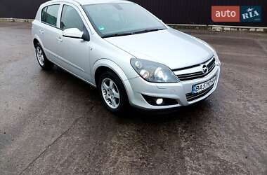 Хэтчбек Opel Astra 2008 в Помошной