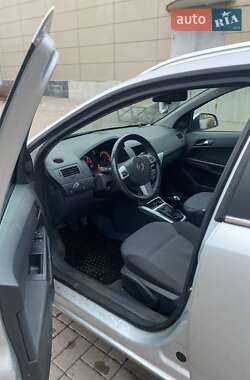 Универсал Opel Astra 2012 в Киеве