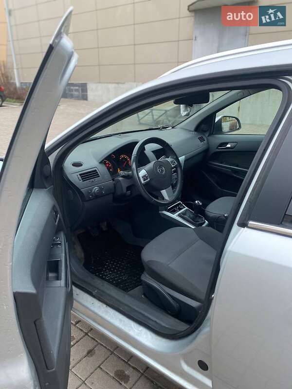 Opel Astra 2012 Opel Astra 2012