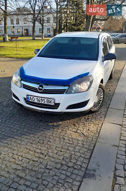Універсал Opel Astra 2011 в Жовкві