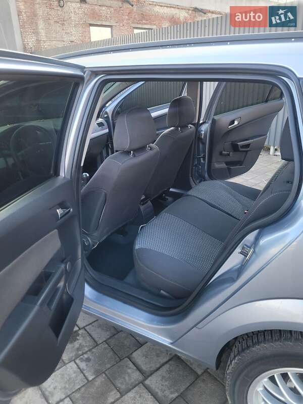 Универсал Opel Astra 2006 в Ивано-Франковске