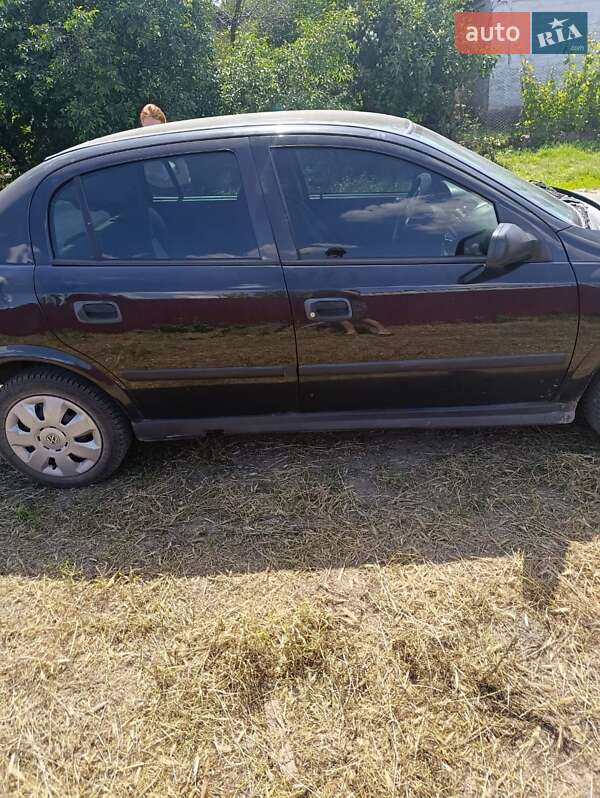 Седан Opel Astra 2006 в Первомайске