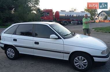 Хэтчбек Opel Astra 1995 в Болехове