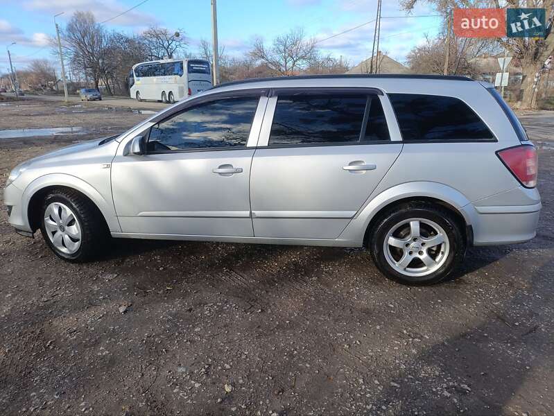 Універсал Opel Astra 2008 в Новомосковську