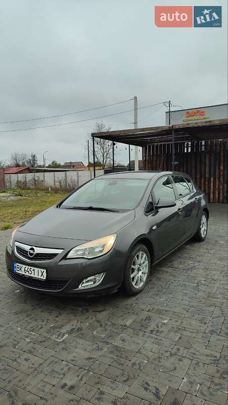 Opel Astra 2011 Opel Astra 2011
