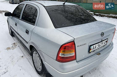 Седан Opel Astra 2004 в Монастырище