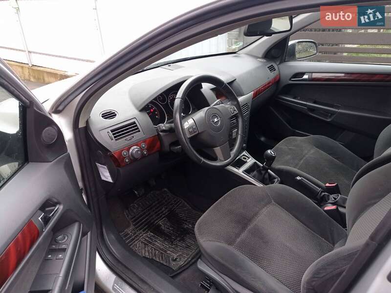 Универсал Opel Astra 2004 в Луцке