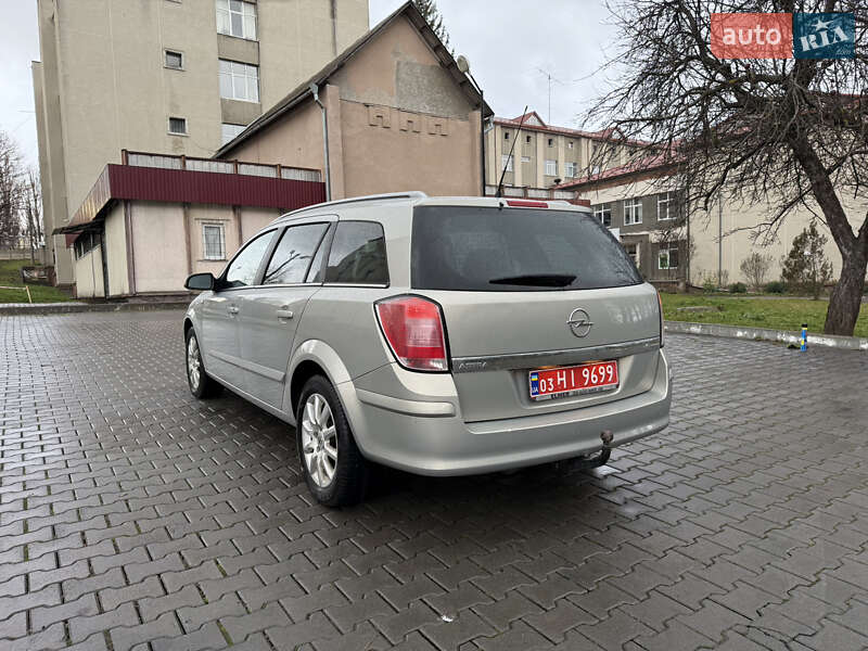Универсал Opel Astra 2006 в Черновцах