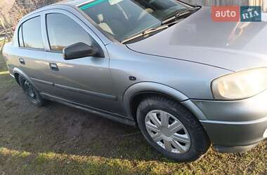 Седан Opel Astra 2006 в Каменке-Бугской