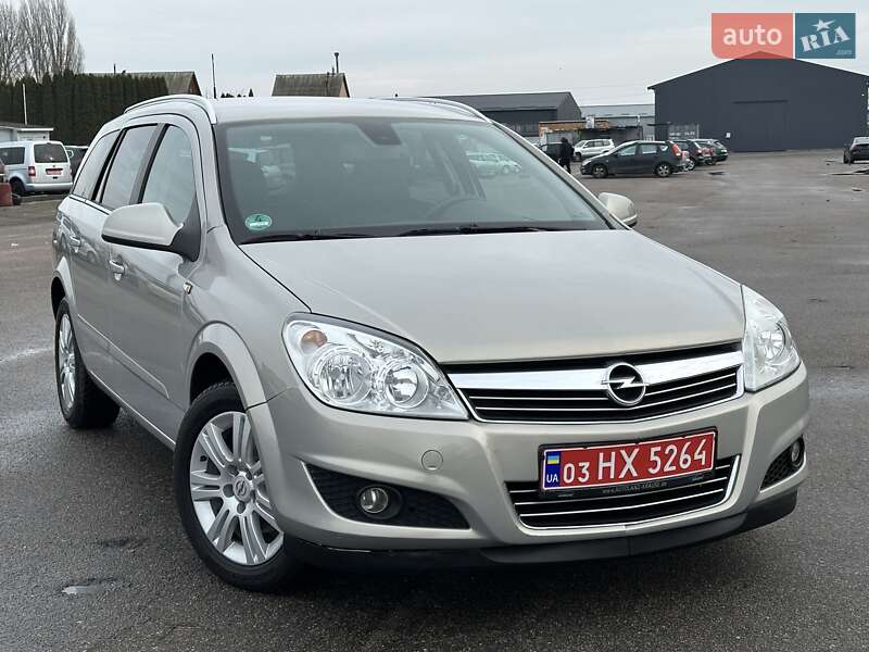Opel Astra 2011
