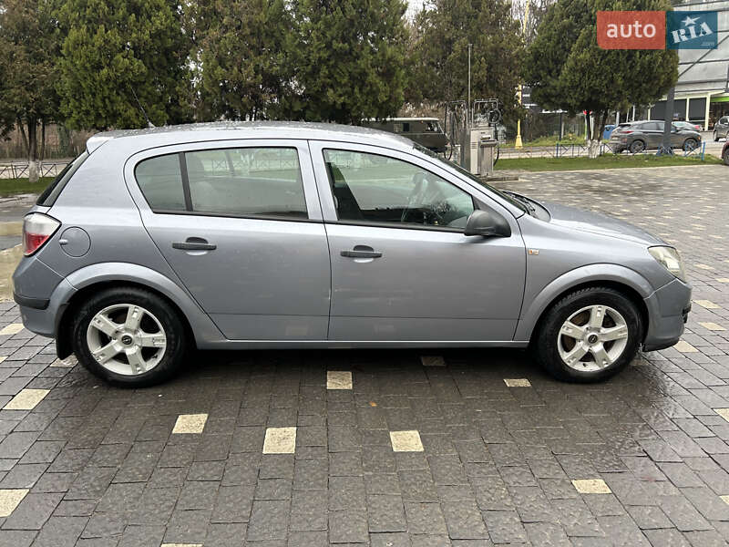 Хетчбек Opel Astra 2004 в Ужгороді
