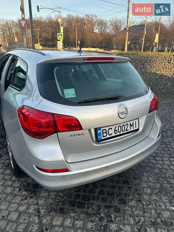 Универсал Opel Astra 2012 в Львове