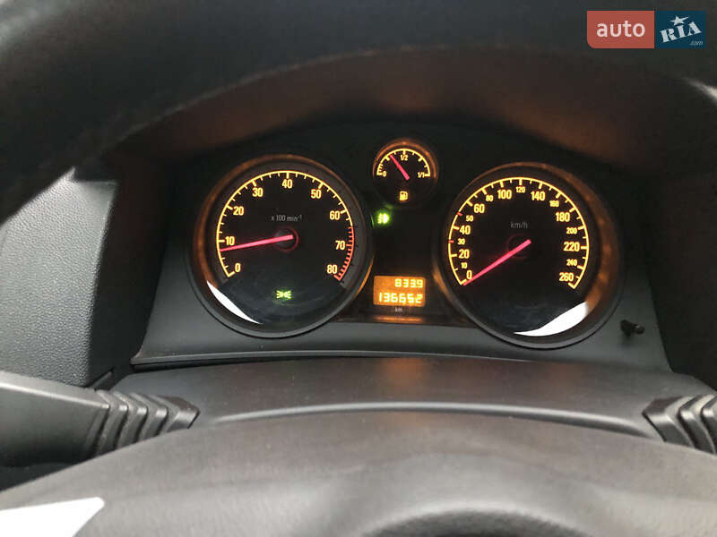 Хэтчбек Opel Astra 2013 в Киеве