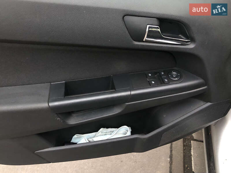 Хэтчбек Opel Astra 2013 в Киеве