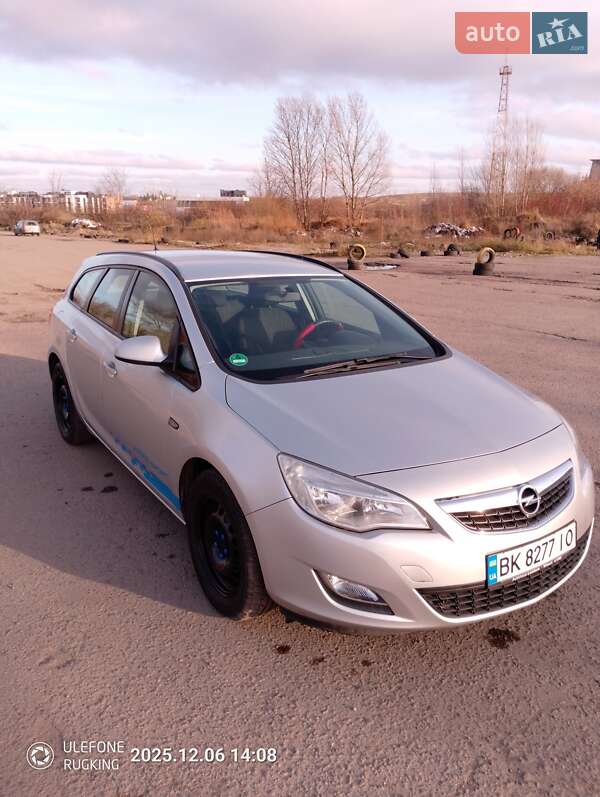 Opel Astra 2011