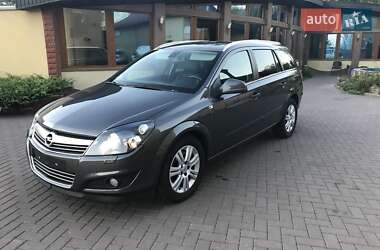 Універсал Opel Astra 2010 в Виноградові