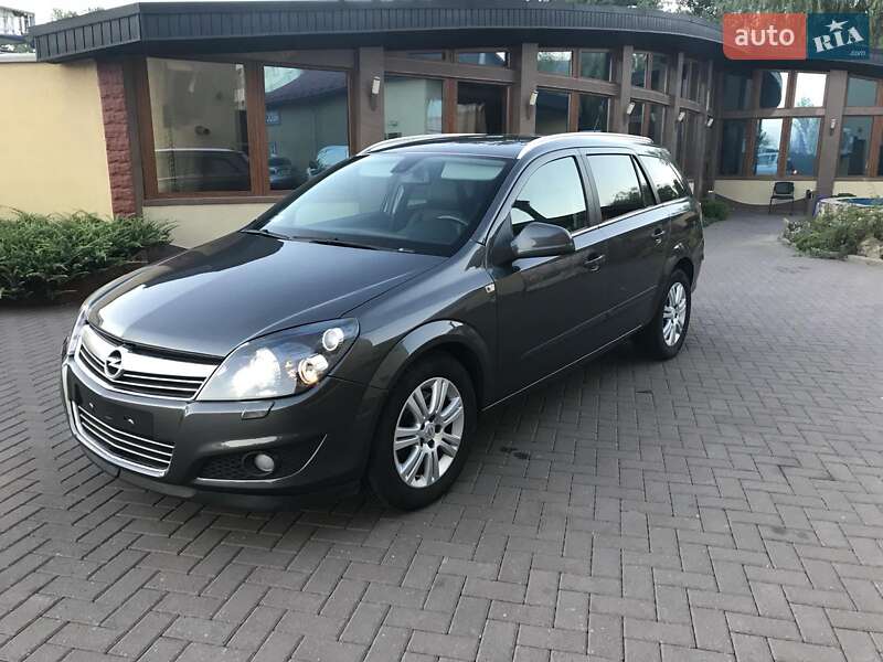 Opel Astra 2010 Opel Astra 2010