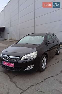 Універсал Opel Astra 2011 в Полтаві