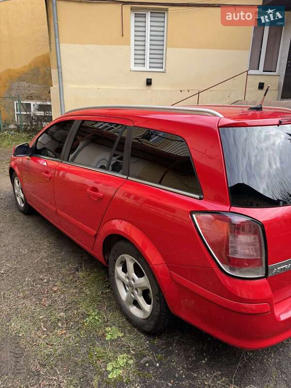 Універсал Opel Astra 2010 в Чернівцях