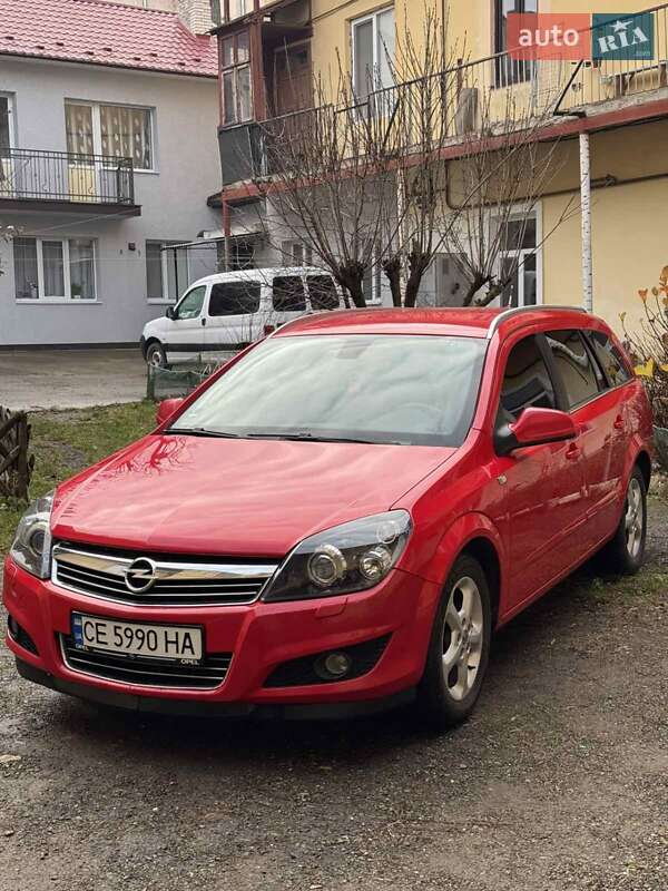 Універсал Opel Astra 2010 в Чернівцях