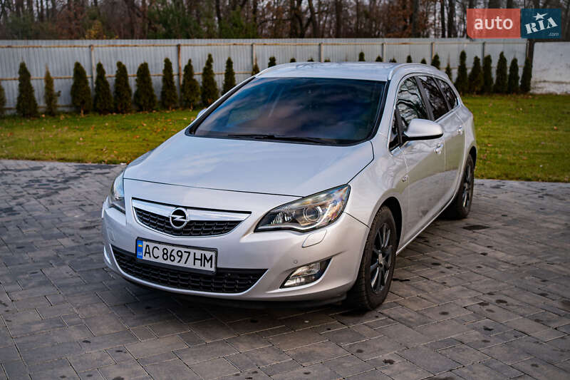 Універсал Opel Astra 2012 в Луцьку