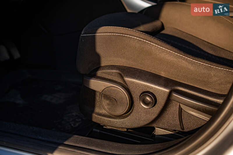 Універсал Opel Astra 2012 в Луцьку