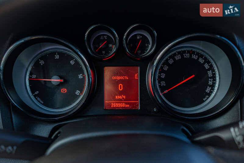 Універсал Opel Astra 2012 в Луцьку