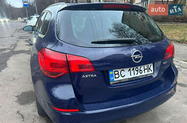 Универсал Opel Astra 2012 в Стрые