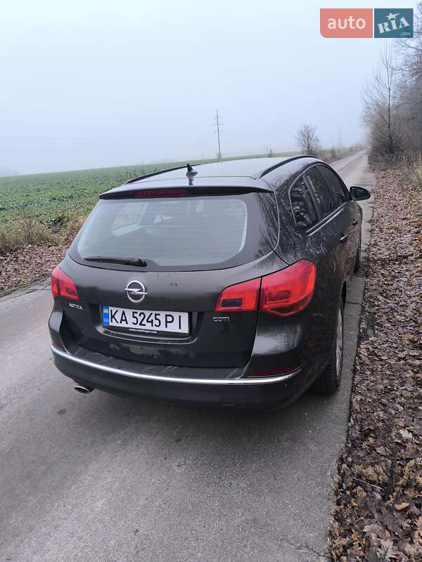 Універсал Opel Astra 2015 в Василькові