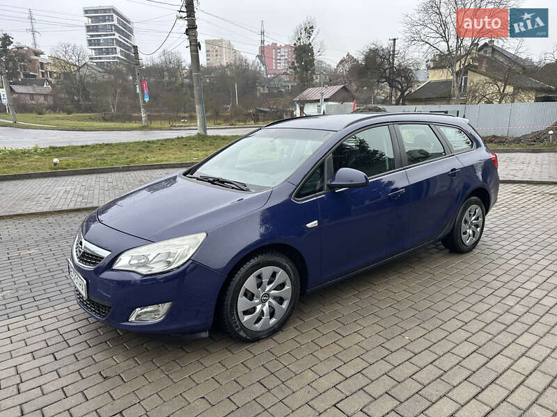 Універсал Opel Astra 2011 в Львові