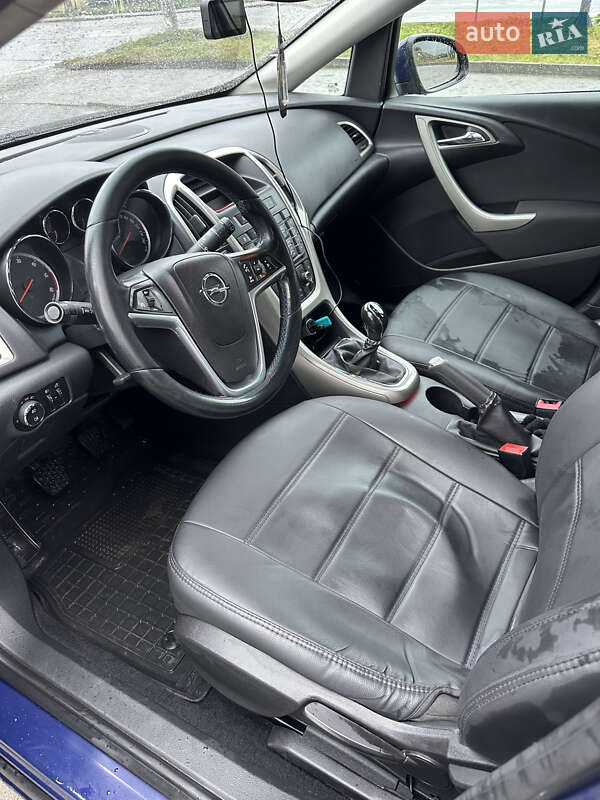 Універсал Opel Astra 2011 в Львові