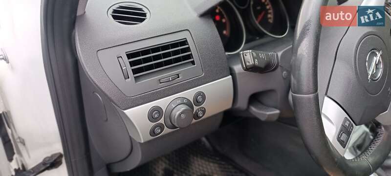 Универсал Opel Astra 2010 в Тячеве