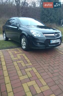 Седан Opel Astra 2011 в Івано-Франківську