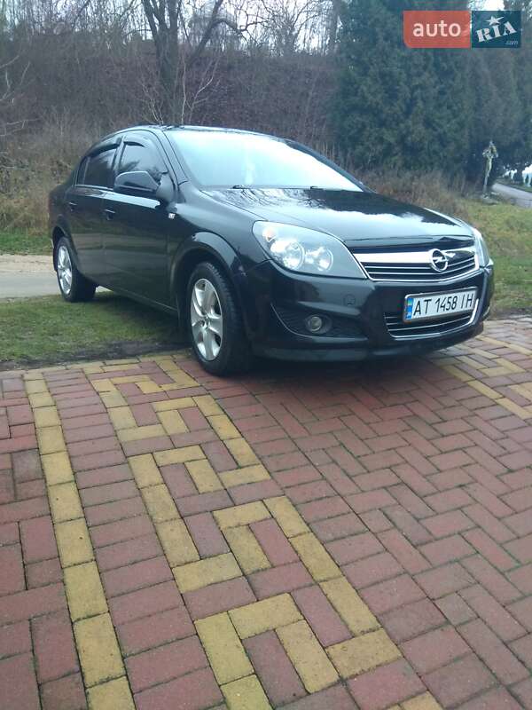 Opel Astra 2011
