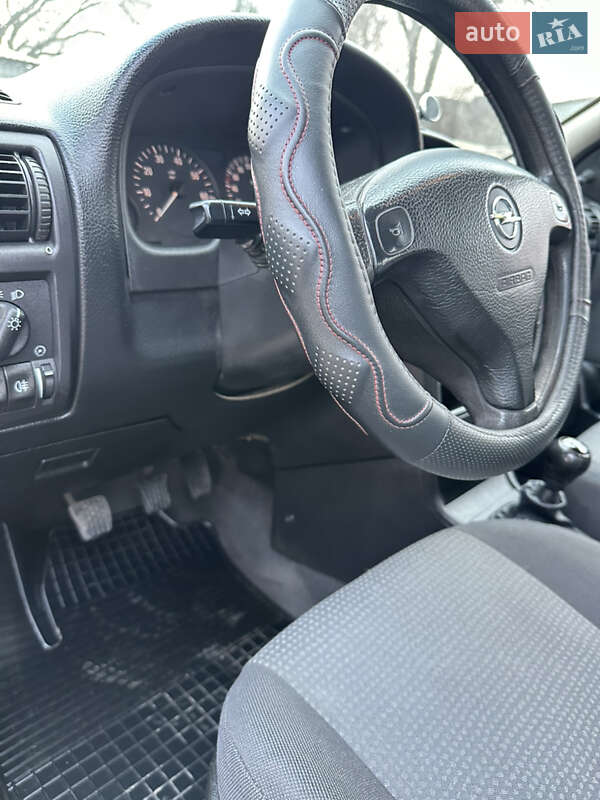 Седан Opel Astra 2003 в Кривом Роге