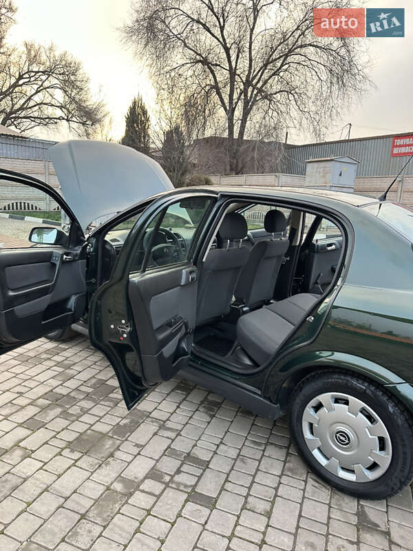 Седан Opel Astra 2003 в Кривом Роге
