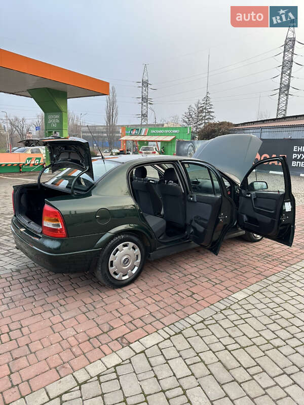 Седан Opel Astra 2003 в Кривом Роге
