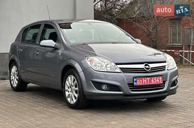 Хэтчбек Opel Astra 2008 в Коростене
