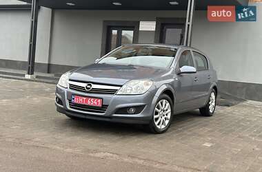 Хэтчбек Opel Astra 2008 в Коростене