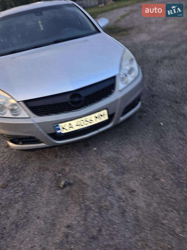 Седан Opel Astra 2007 в Гощі