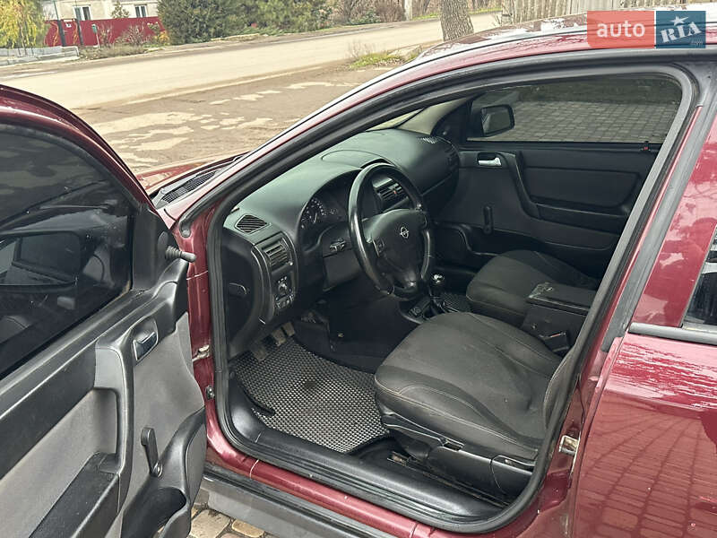 Седан Opel Astra 2006 в Новом Буге