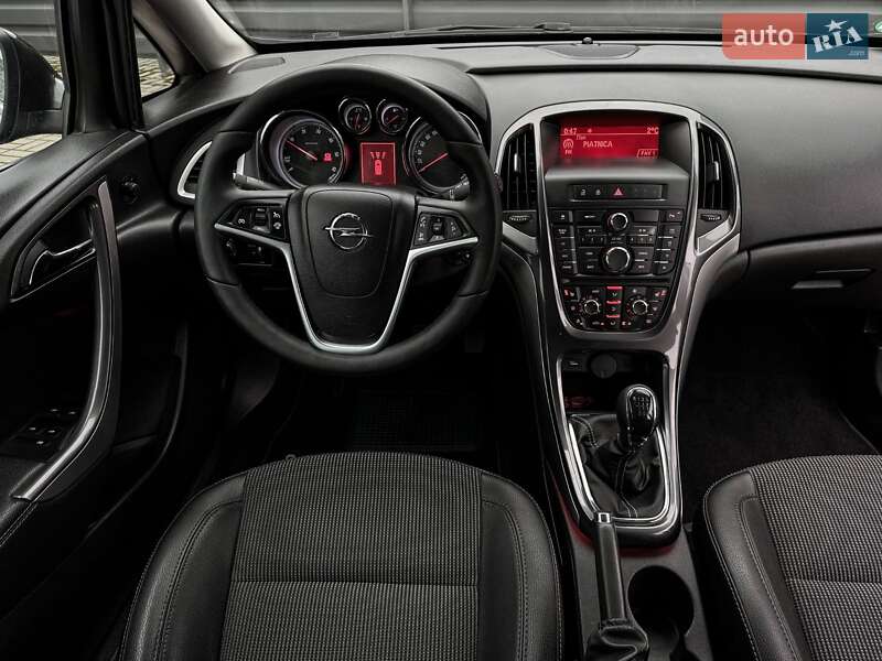 Универсал Opel Astra 2013 в Черкассах