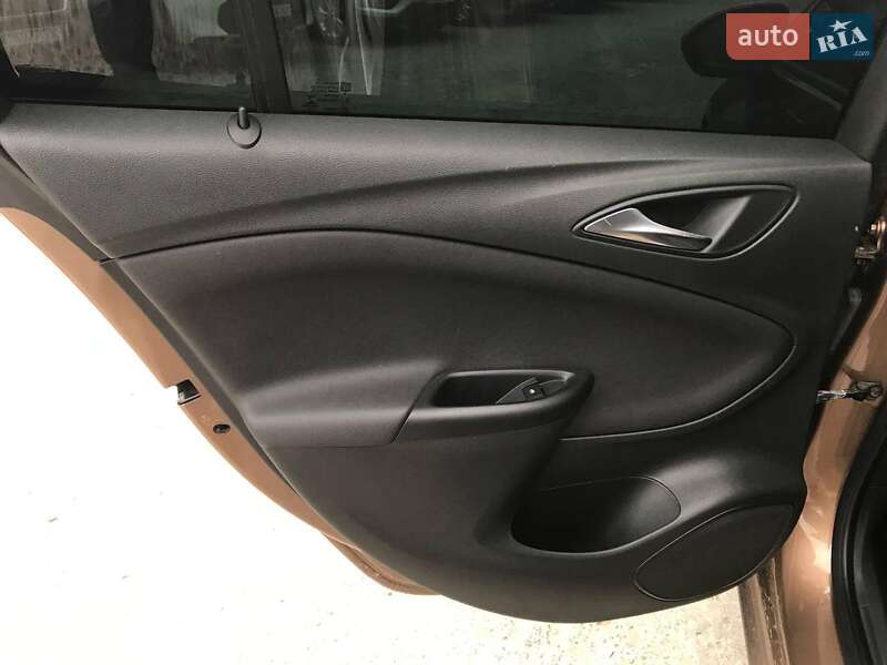 Універсал Opel Astra 2016 в Львові