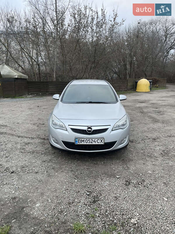 Opel Astra 2011