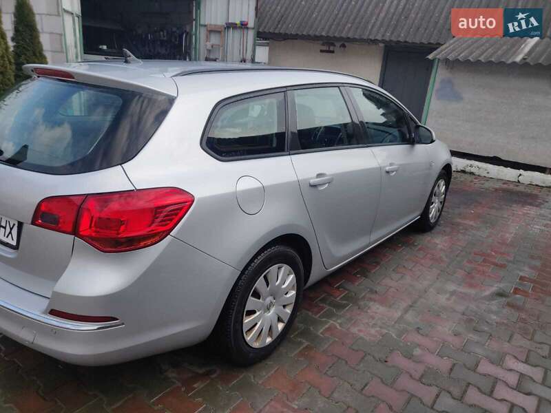 Универсал Opel Astra 2013 в Луцке