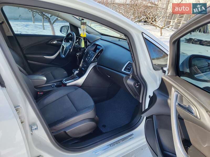 Универсал Opel Astra 2014 в Сумах