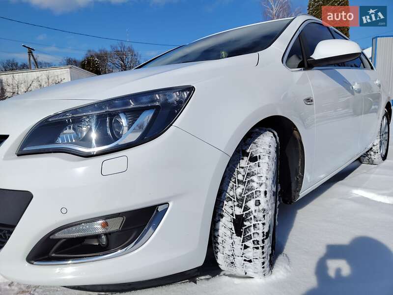 Универсал Opel Astra 2014 в Сумах