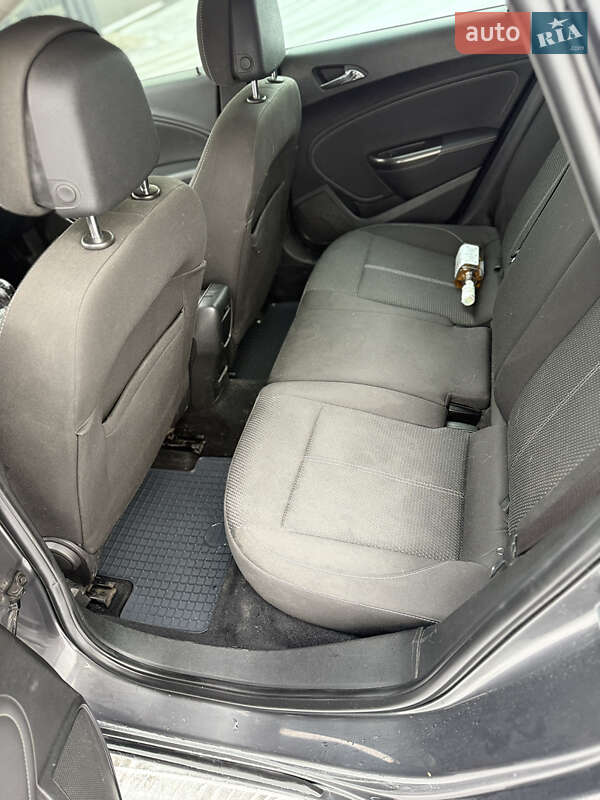 Универсал Opel Astra 2011 в Яворове