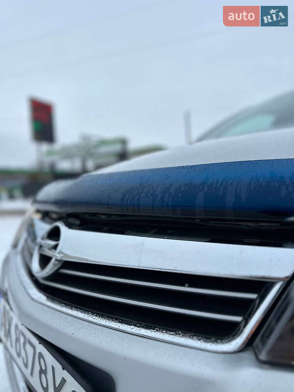 Хетчбек Opel Astra 2012 в Харкові