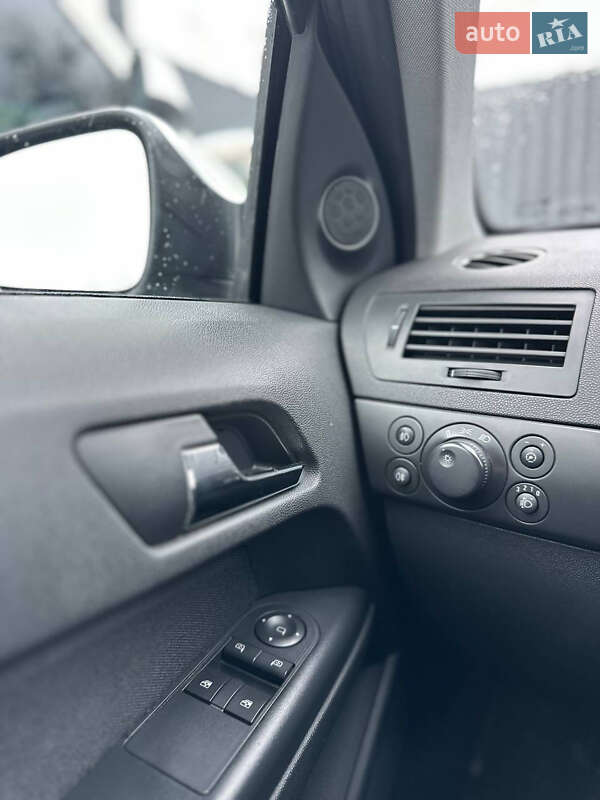 Хетчбек Opel Astra 2012 в Харкові